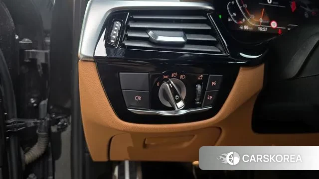 BMW 5 Series (G30) 2022 Серый из Кореи, фото 4