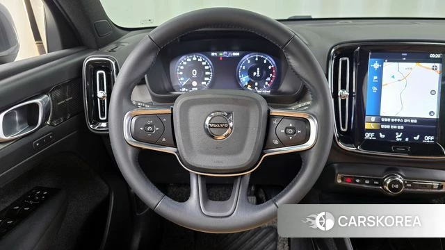 Volvo XC40 2021 Светло-серебряный цвет из Кореи, фото 4