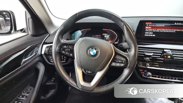 BMW 5 Series (G30) 2019 Белый из Кореи, фото 4