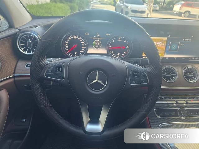 Mercedes-Benz E-Class W213 2018 Серебряный из Кореи, фото 4
