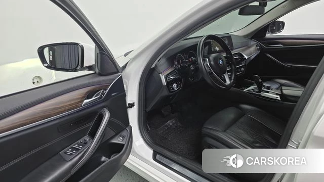 BMW 5 Series (G30) 2018 Белый из Кореи, фото 4