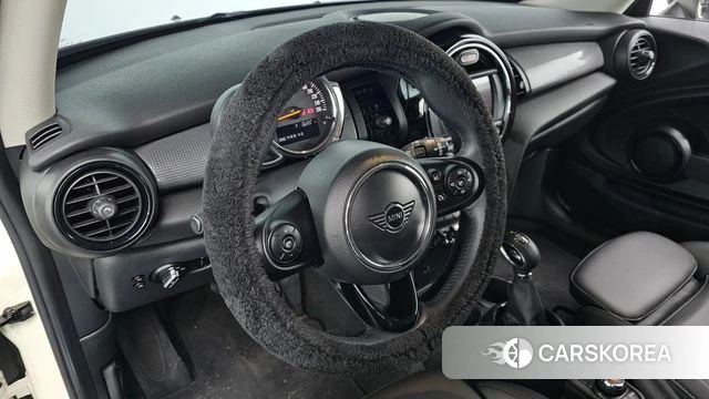 Mini Cooper 2019 Жемчужный цвет из Кореи, фото 4