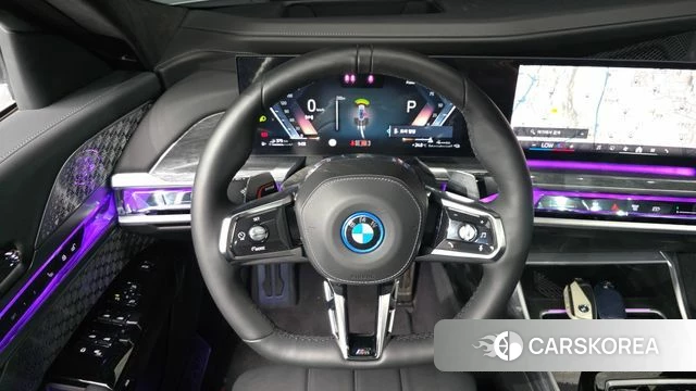BMW 7 Series (G70) 2023 Светло-серебряный цвет из Кореи, фото 4