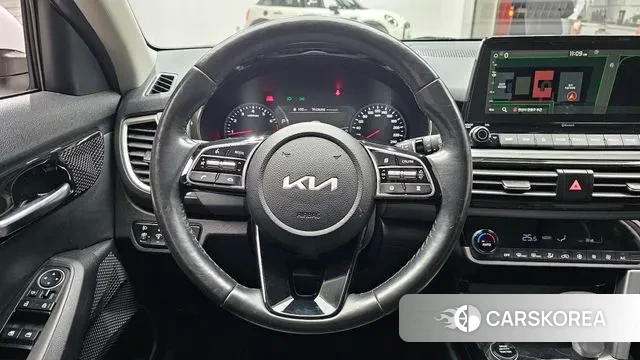 Kia Seltos 2022 Белый из Кореи, фото 4