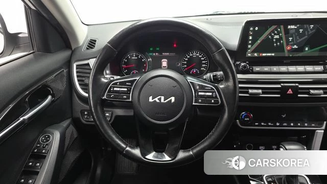 Kia Seltos 2022 Белый из Кореи, фото 4
