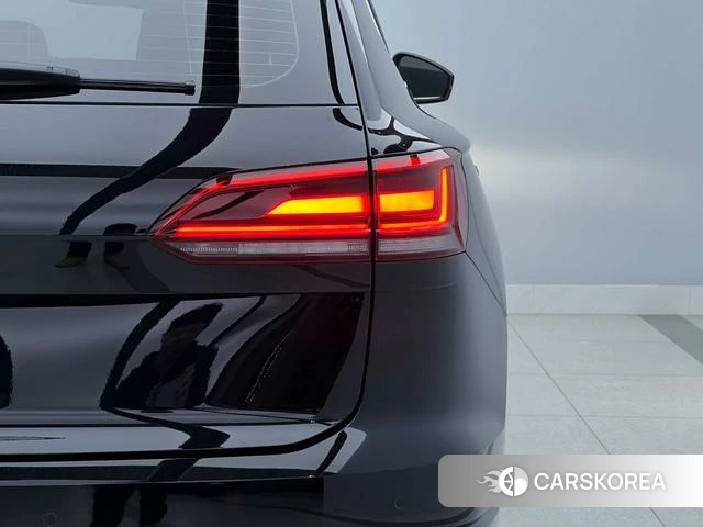 Volkswagen Touareg 2023 Черный из Китая, фото 4