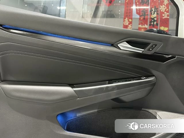 Volkswagen Golf 2022 Белый из Китая, фото 4