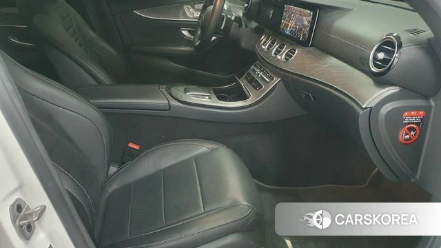 Mercedes-Benz E-Class W213 2022 Белый из Кореи, фото 4