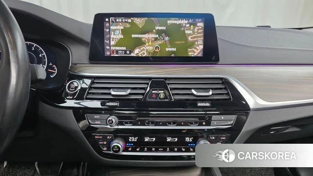 BMW 5 Series (G30) 2019 Белый из Кореи, фото 4