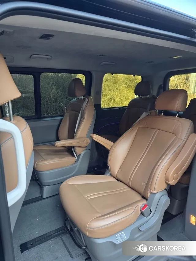 Hyundai Staria 2023 Черный из Кореи, фото 4