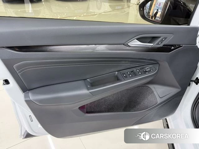 Volkswagen Golf 2023 Белый из Китая, фото 4