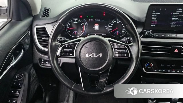 Kia Seltos 2022 Белый из Кореи, фото 4