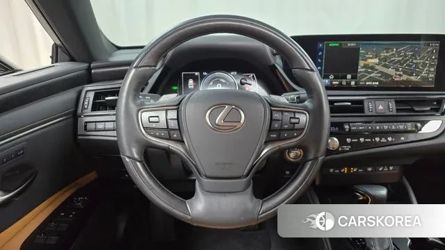 Lexus ES300h 7th generation 2022 Белый из Кореи, фото 4