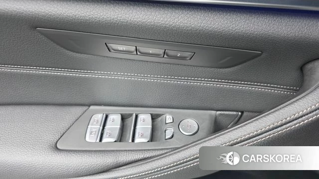 BMW 5 Series (G30) 2023 Белый из Кореи, фото 4