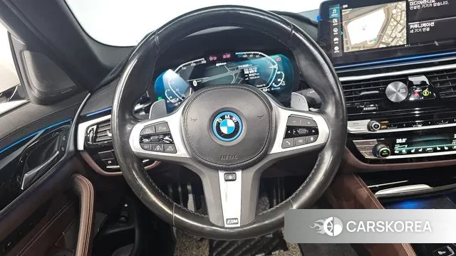 BMW 5 Series (G30) 2022 Белый из Кореи, фото 4