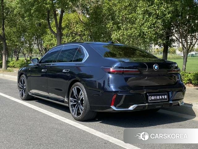BMW 7 series 2024 Черный из Китая, фото 4