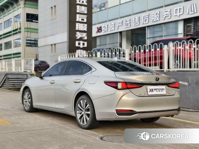 Lexus ES 2021 Серебристо-серый из Китая, фото 4