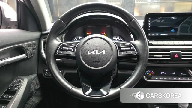 Kia Seltos 2022 Белый из Кореи, фото 4