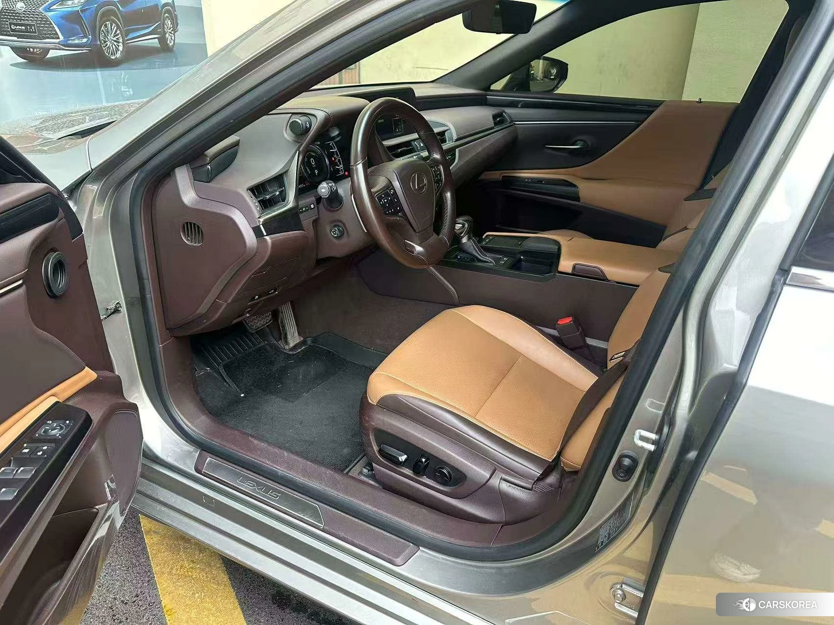 Lexus ES 2021 Серебристо-серый из Китая, фото 4