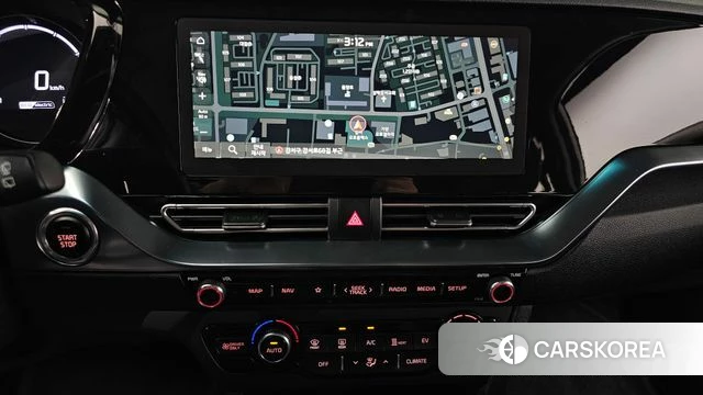 Kia Niro Plus 2023 Белый из Кореи, фото 4