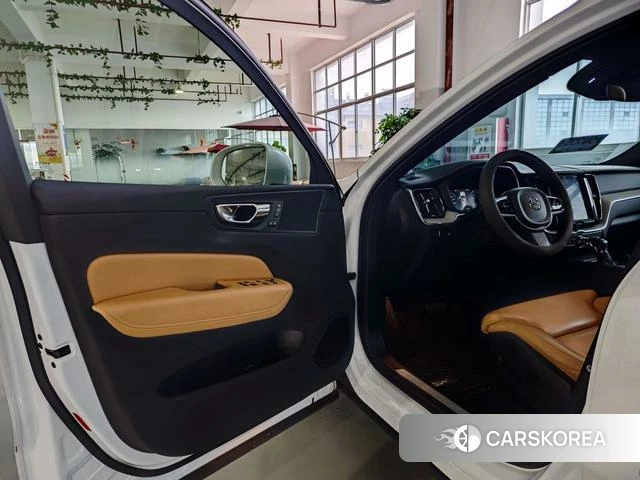 Volvo XC60 2019 Белый из Китая, фото 4