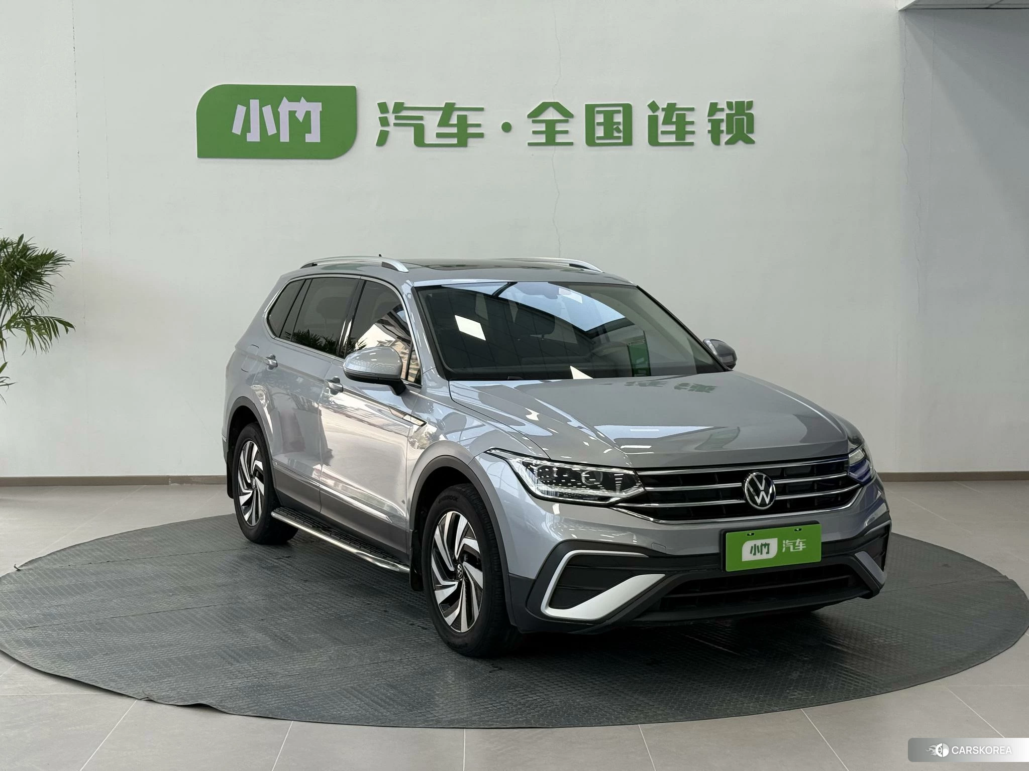 Volkswagen Tiguan L 2022 Серебристо-серый из Китая, фото 4