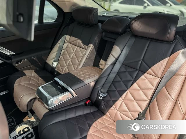 BMW 7 series 2024 Серебристо-серый из Китая, фото 4