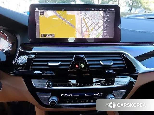 BMW 5 Series (G30) 2021 Белый из Кореи, фото 4