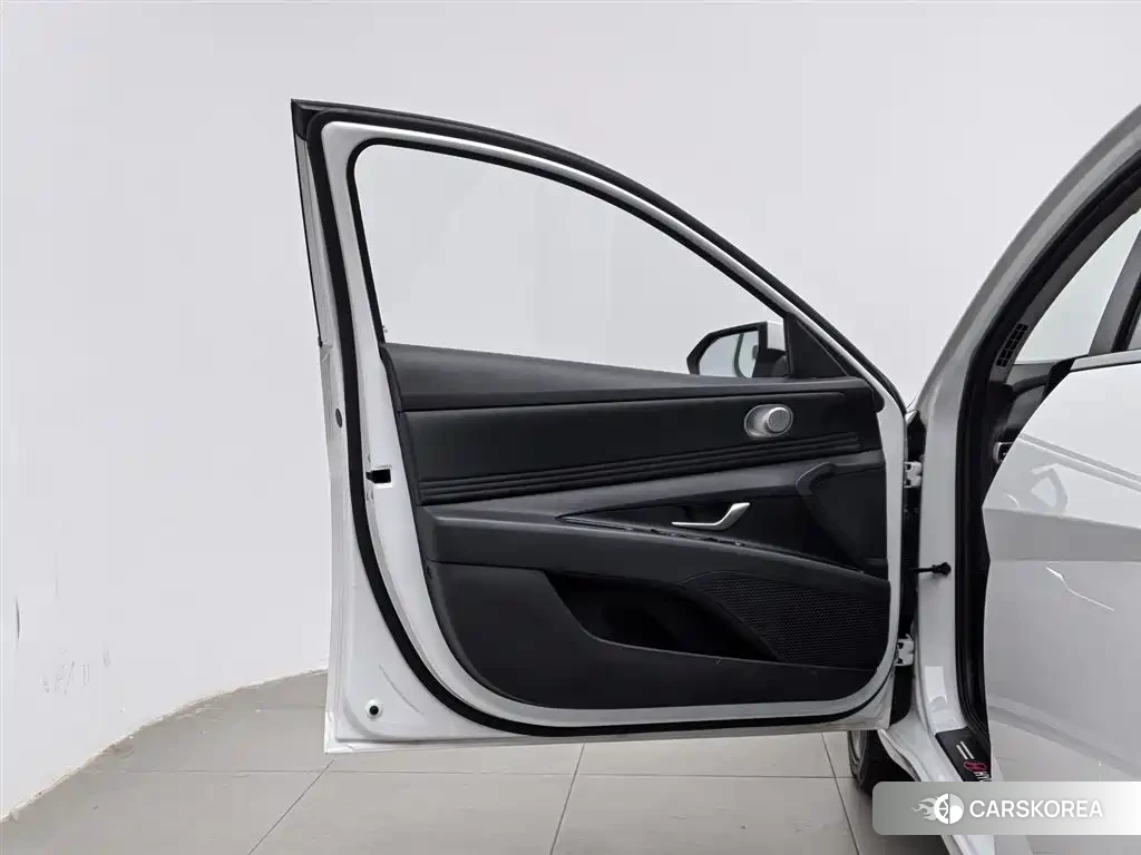 Hyundai Elantra 2023 Белый из Китая, фото 4