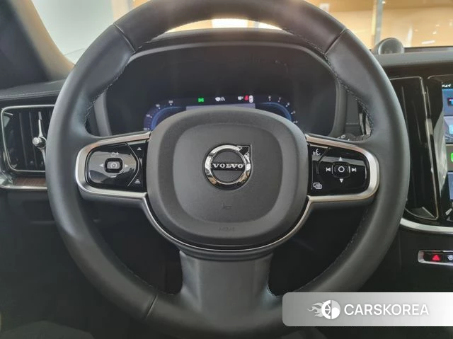 Volvo V60 Cross-Country 2nd Generation 2025 Белый из Кореи, фото 4