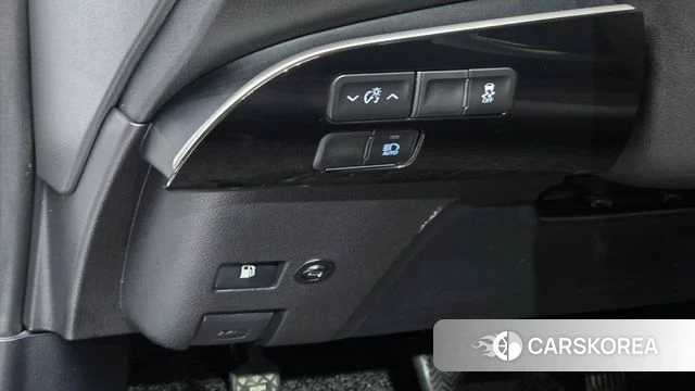 Toyota Prius 4th Generation 2021 Белый из Кореи, фото 4