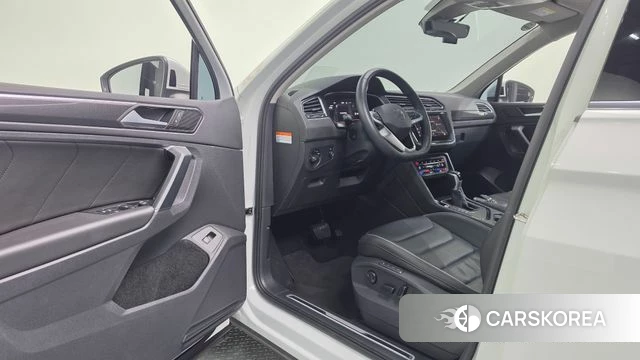 Volkswagen Tiguan second Generation 2023 Белый из Кореи, фото 4