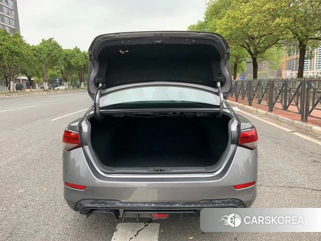 Nissan Xuan Yi 2021 Серебристо-серый из Китая, фото 4