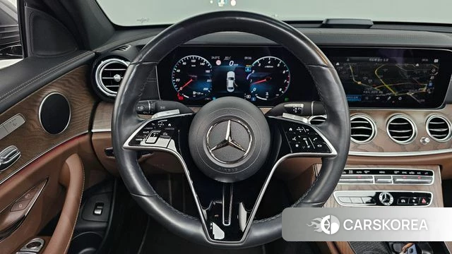 Mercedes-Benz E-Class W213 2023 Серебристо-серый из Кореи, фото 4