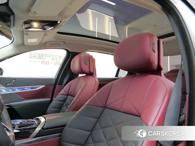 BMW 7 series 2024 Темно-серый из Китая, фото 4