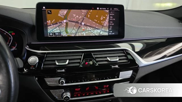 BMW 5 Series (G30) 2022 Белый из Кореи, фото 4