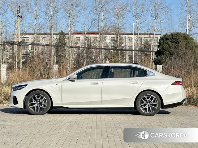 BMW i5 2025 Белый из Китая, фото 4