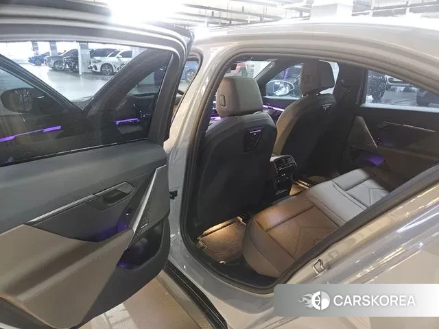 BMW 5 Series (G60) 2025 Серебристо-серый из Кореи, фото 4