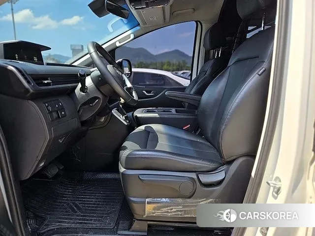 Hyundai Staria 2023 Белый из Кореи, фото 4