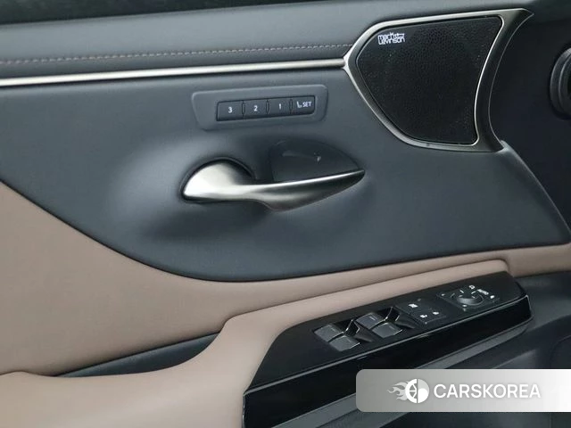 Lexus ES300h 7th generation 2025 Жемчужный цвет из Кореи, фото 4