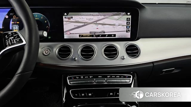 Mercedes-Benz E-Class W213 2021 Серебристо-серый из Кореи, фото 4