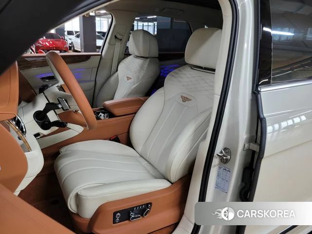 Bentley Bentayga 2026 Жемчужный цвет из Кореи, фото 4