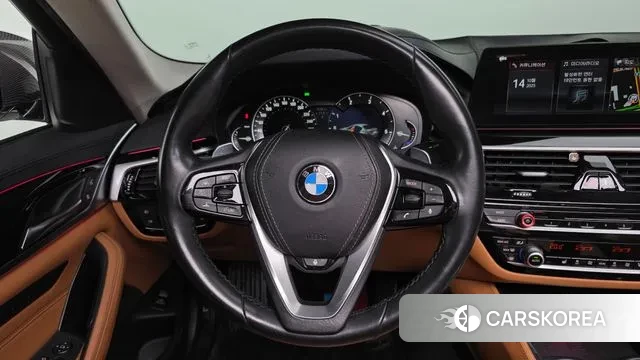 BMW 5 Series (G30) 2018 Белый из Кореи, фото 4