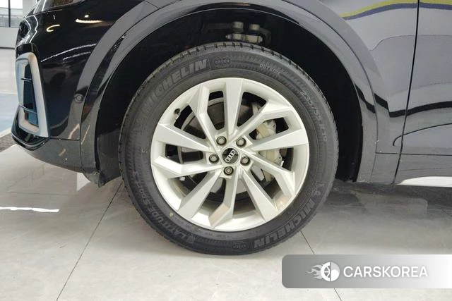 Audi Q5L 2022 Черный из Китая, фото 4
