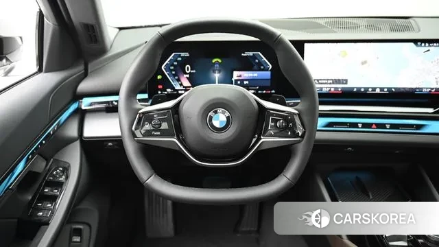 BMW 5 Series (G60) 2025 Черный из Кореи, фото 4