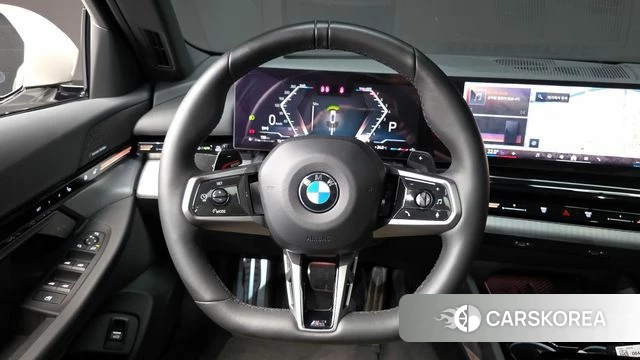 BMW 5 Series (G60) 2023 Белый из Кореи, фото 4