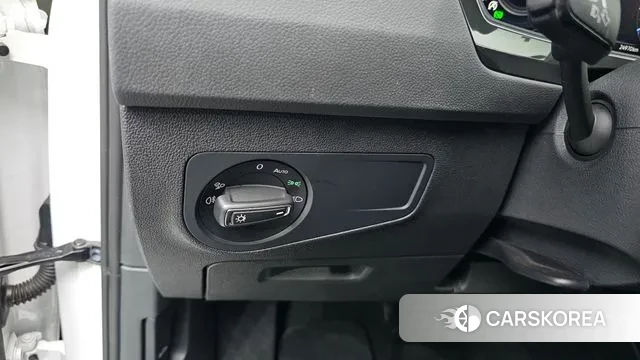 Volkswagen Tiguan second Generation 2022 Белый из Кореи, фото 4