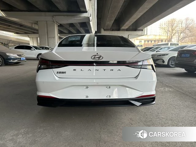 Hyundai Elantra 2023 Белый из Китая, фото 4