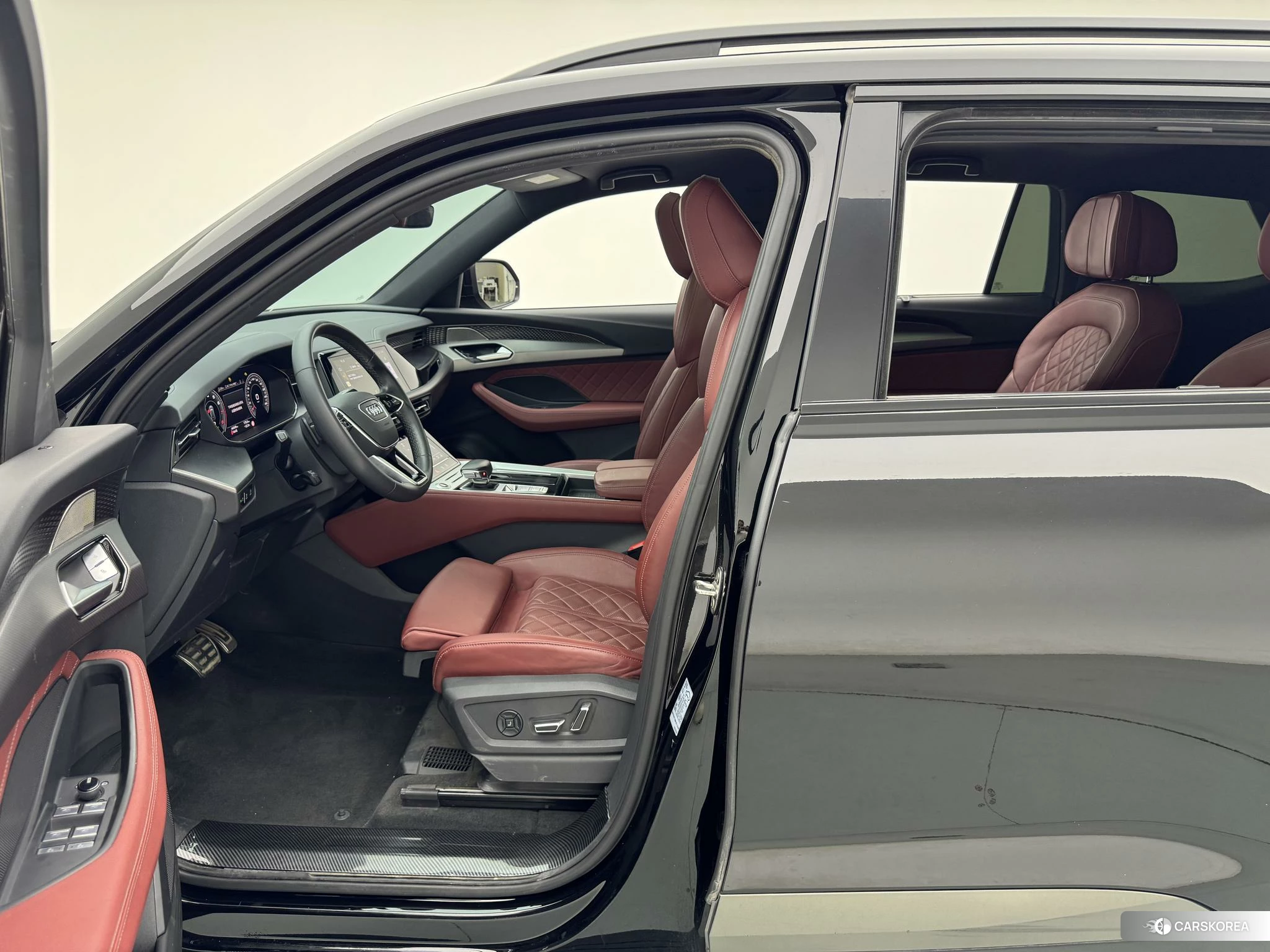 Audi Q6 2023 Черный из Китая, фото 4