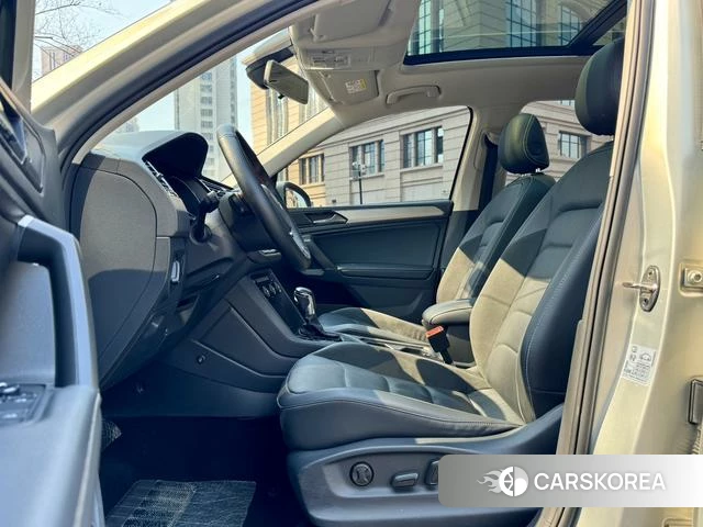 Volkswagen Tiguan L 2019 Серебристо-серый из Китая, фото 4